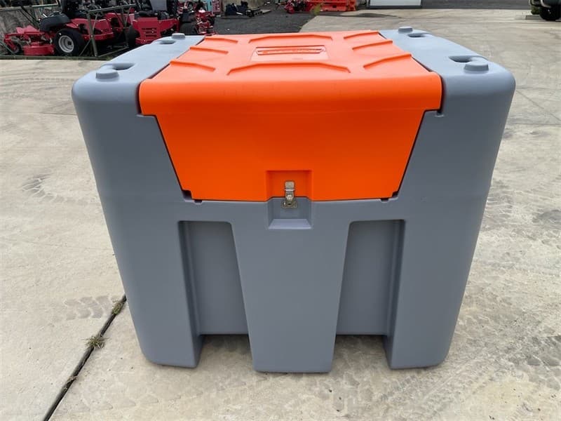 Unused 980 Litre Fuel Cube / Tank, Model: DD980, Comes with: 12V Pump - 56 l/m Flow, 10m hose /hose Reel with automatic shut off Nozzle, Loc…