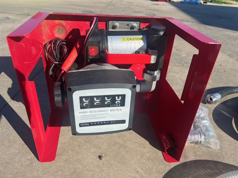 Unused 12V Fuel Transfer Pump with meter, Model: GP40A 40 LPM, 2m of Suction Hose, 4m of Delivery Hose, Shipping Dimensions: 420mm Long x 35…