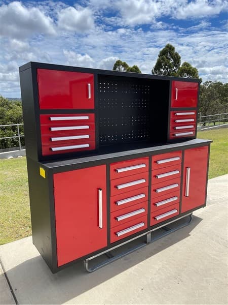 Unused 18 Drawer Work Bench / Tool Cabinet, Model: 7ft-18D, 3-part sliding drawer system, Shipping Dimensions: L 2200mm x W 580mm x H 1690mm…