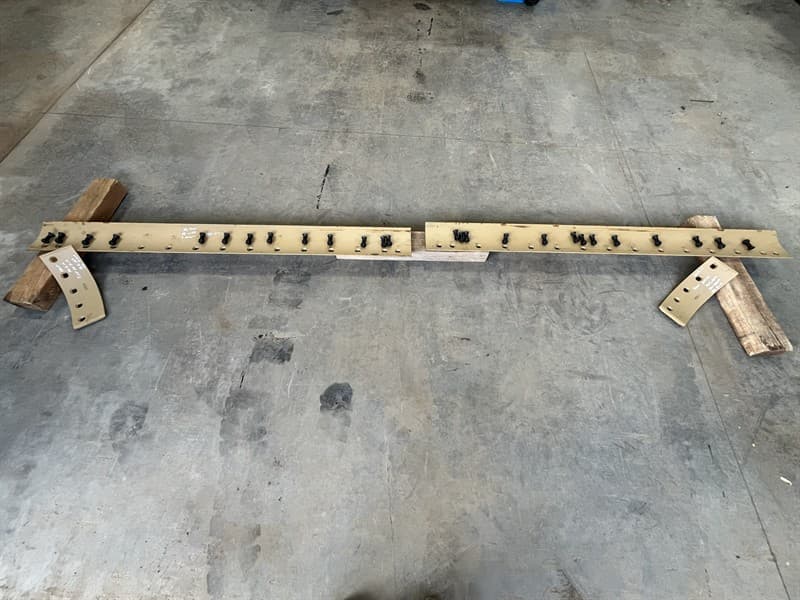 1 x Complete 14ft Grader Mouldboard Cutting Edge, Comes with: 2 x Flat Edges Part No : 7D1577 (15 x 3/4” holes) 2 x End Edges (Curved) Part …