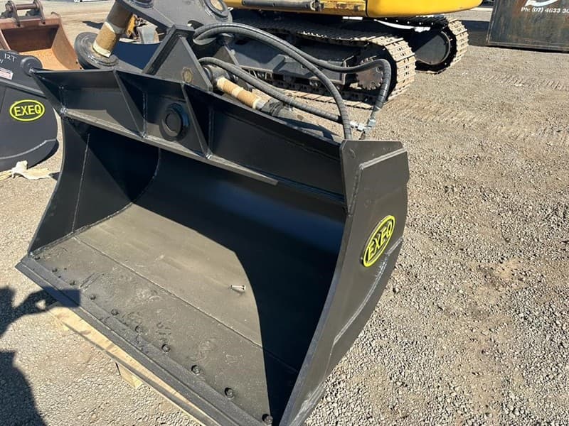 Unused Hydraulic Tilting Mud Bucket to Suit 10-17T Excavator, Width: 1550mm, Pin Diameter: 65mm Centre to Centre: 385mm, Between the ears: 2…