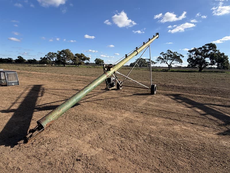 Fastflow 40' x 9" auger. Engine TR420E, 15hp motor. Not started at inspection. Located Hay, NSW.