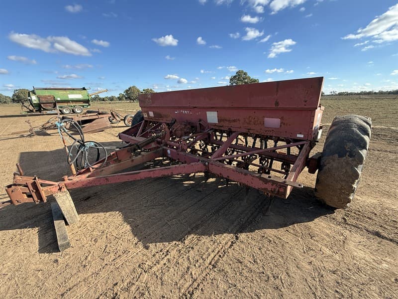 Circa 1960 International A6-2, SN:1877 spring release combine. 24 row spring release tynes. knock-on points, rubber fertiliser stars, rear i…