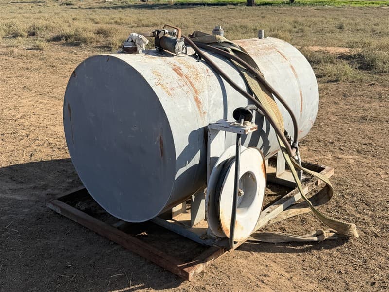 Custom-made steel fuel tank, approximately 800L, electric pump, ARO hose reel, shut off fuel nozzle, forklift pockets in frame. Location Hay…