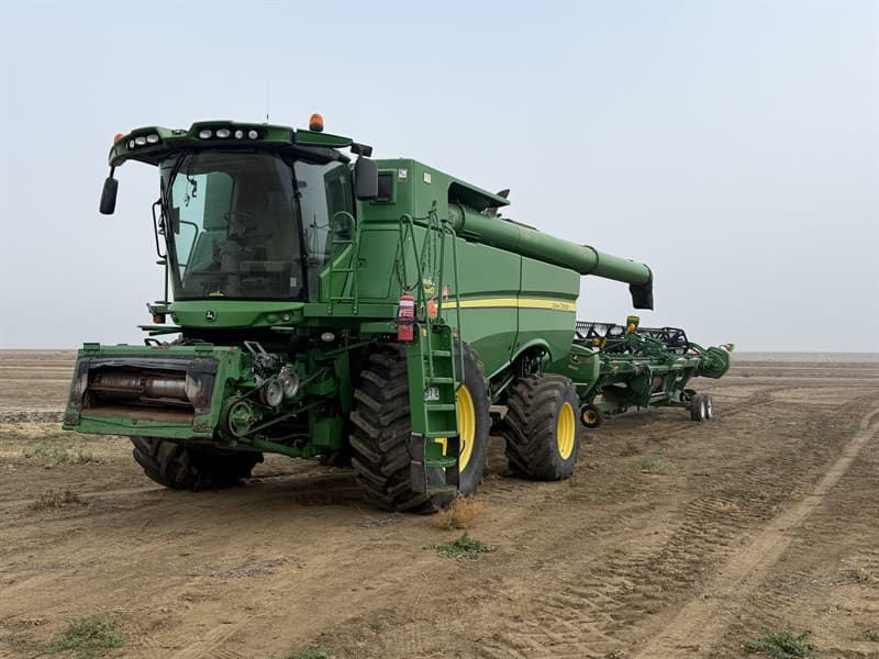 2013 John Deere S680 - STS, PIN: 1H0S680SHD0756592. Engine hours: 4485.3. Rotor hours: 3343.9. Wheel spacings at 3m, power fold grain lid, r…