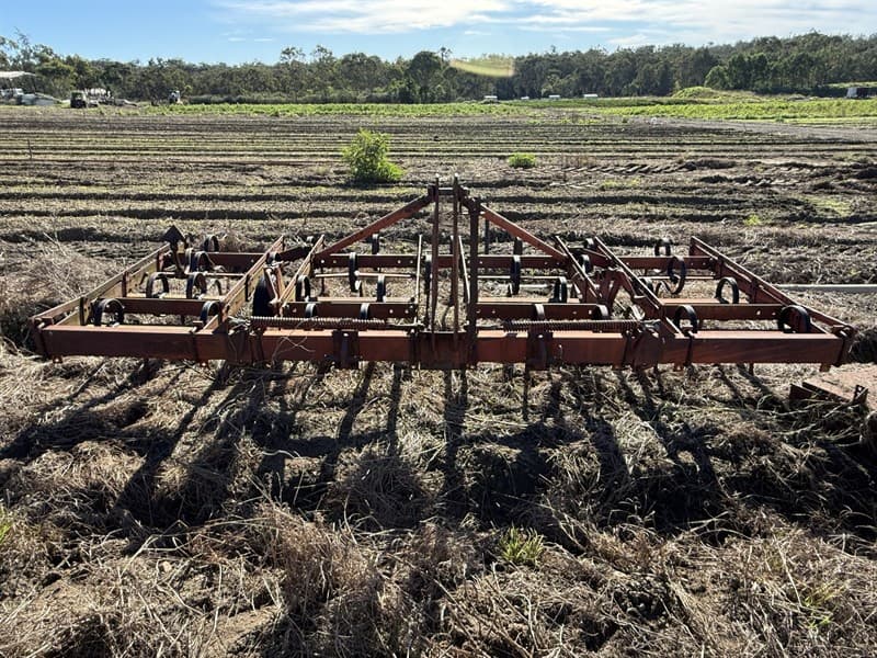 FOLDING SCARIFIER. 3.5 metres working width. 30 tynes. 3PL.
