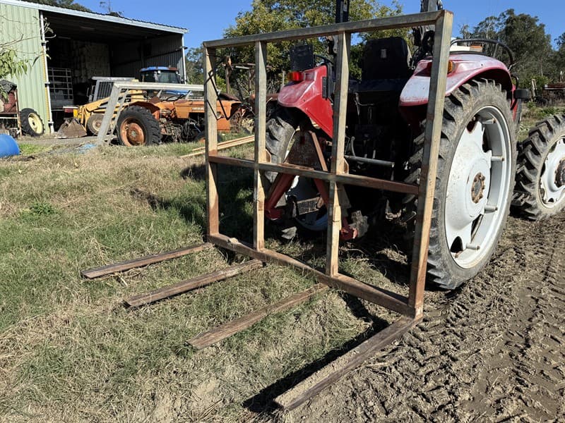 3PL TWIN PALLET FORK #1. “A” frame not included.