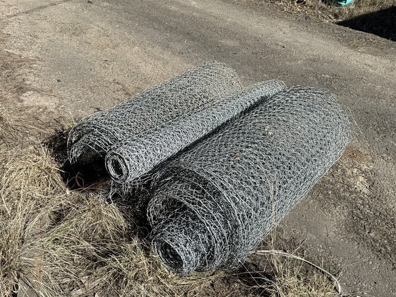 ROLLS OF MESH. 6 x rolls of 300mm wide mesh and 3 x rolls of 900mm mesh.