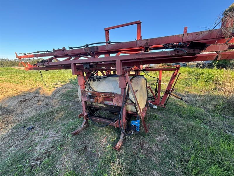 HARDI SPRAYER. Approx. 13 metre boom. Hydraulic hydro pump. 1200 litre tank. Complete set up to be reassembled.