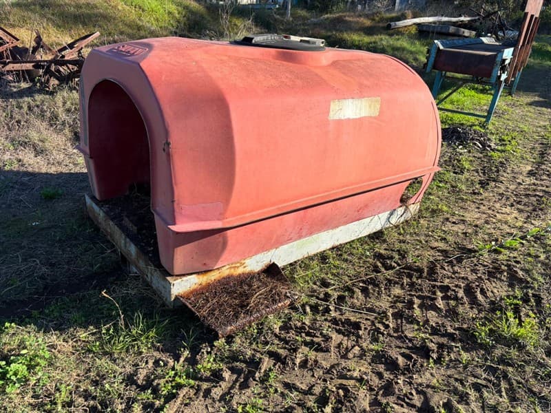 SILVAN TANK. Approx 800 litre tank.