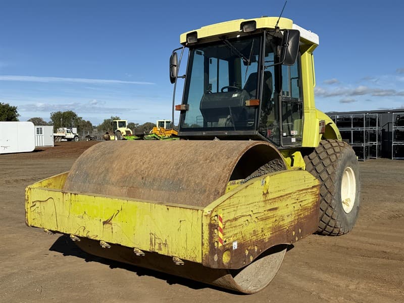 2007 AMMANN ASC150 ROLLER. Serial no. 10708470718. E stops. Battery isolator. Fire extinguisher. Tyres 23.1-26. FOPS. Reverse camera. UHF.