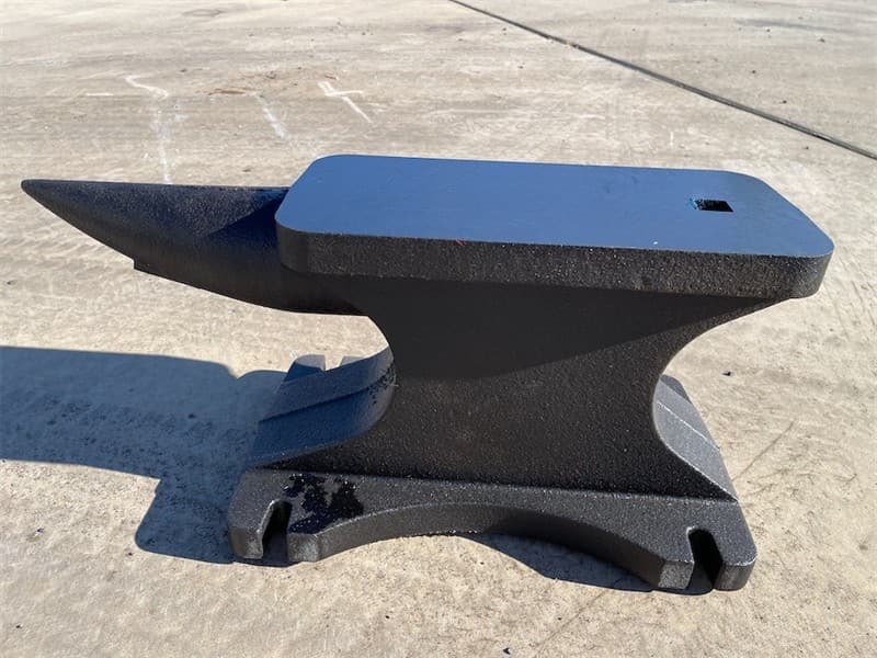 Unused 200Lb Cast Iron Anvil, Shipping Dimensions: 620mm L x 310mm W x 320mm High, Weight: 105Kgs EXEQS16168