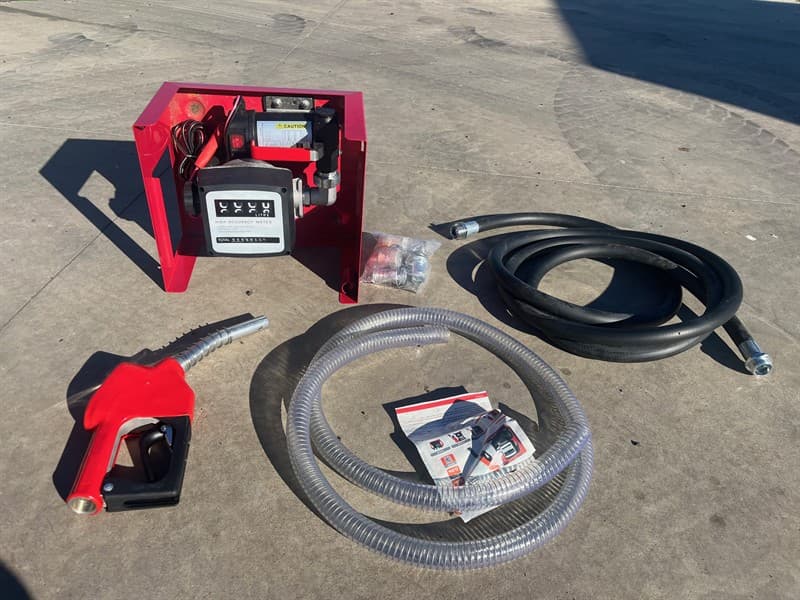 Unused 12V Fuel Transfer Pump with meter, Model: GP40A 40 LPM, 2m of Suction Hose, 4m of Delivery Hose, Shipping Dimensions: 420mm Long x 35…