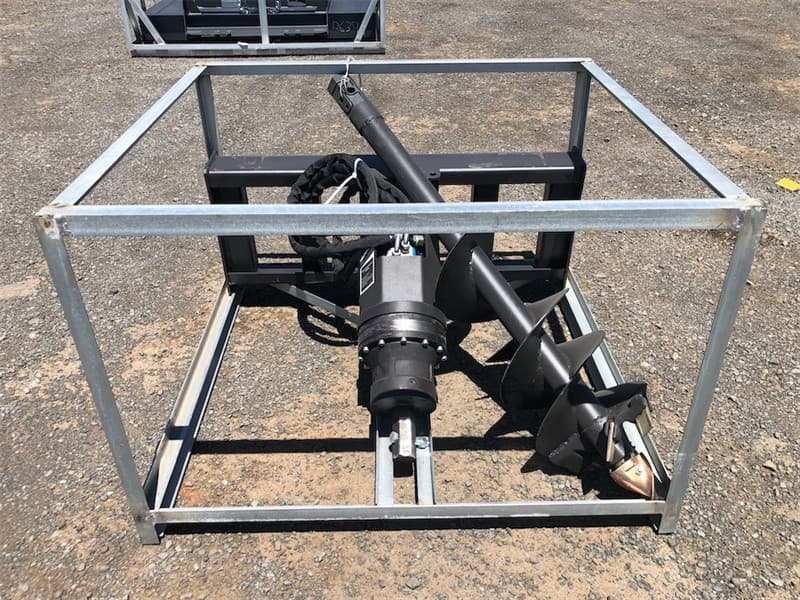 Unused Auger Drive Attachment, To Suit Skid Steer, Comes with 1 x 12 Inch Auger, Required Operating Flow: 50-75 L/min, Operating Pressure: 1…