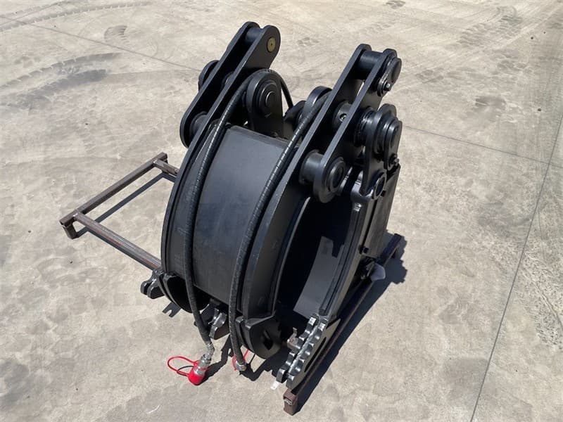 Unused Dual Ram Hydraulic Grapple Attachment to Suit 5T Excavators, Pin Diameter: 45mm, Centre to Centre: 255mm, Between the ears: 170mm, Sh…