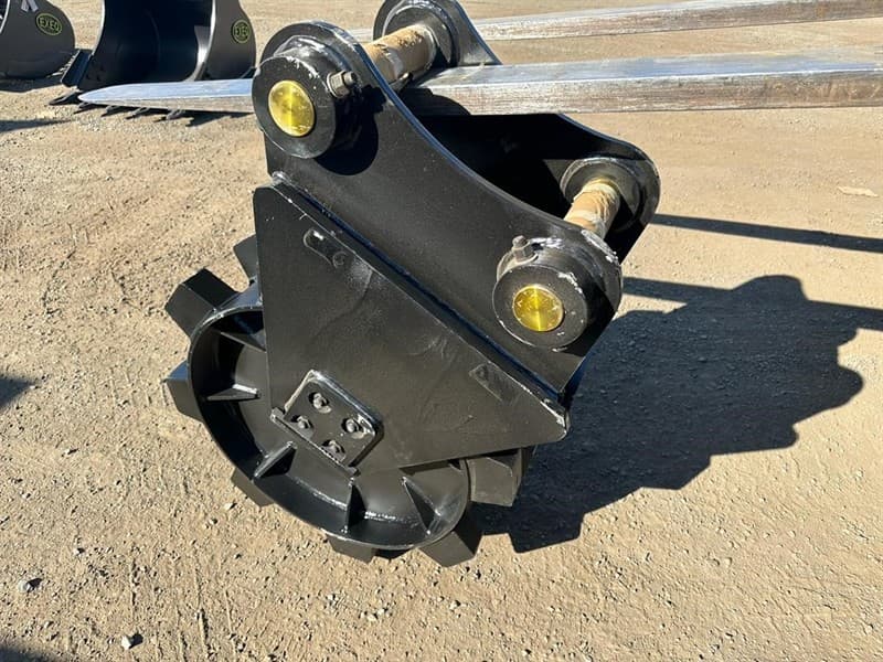 Unused Compaction Wheel to Suit 10-17T Excavator, Pin Diameter: 65mm Centre to Centre: 385mm, Between the ears: 260mm, Shipping Dimensions: …