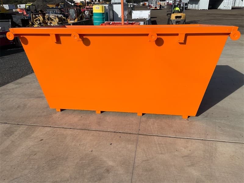 Unused 4 Cubic Metre Skip Bin, Heavy Duty Steel construction, Lifting pins Overall Length : 2705mm x Overall Width: 1735mm x Overall height:…