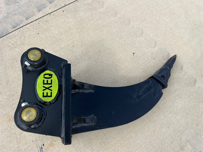 Ripper to suit 1.tT Excavator with Removable Tooth, Ripper Length 440mm, Pin Diameter: 30mm, Centre to Centre: 140mm, Between the ears: 107m…