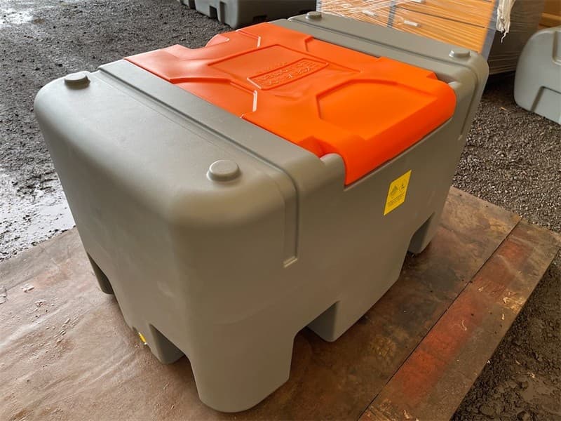 Unused 400 Litre Fuel Tank, Model: DD400, Comes with: 12V Pump - 40 l/m Flow, 4m hose and automatic shut off Nozzle, Lockable lid, Fork Pock…