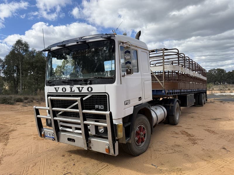 1986 F10 VOLO PRIME MOVER 4 x 2, CHASSIS: 582365. Odometer 263029. • 6 cylinder Volvo engine • Spring suspension • Eaton differentials • spi…