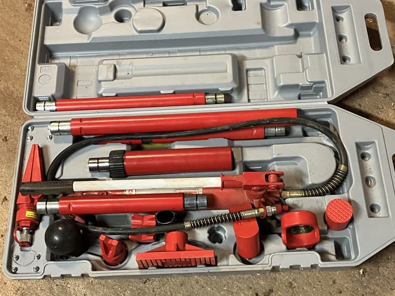 2 X 10 TONNE PORTA POWER REPAIR KITS. Both have had minimal use from new. Supplied with carry cases. Located Trangie, NSW