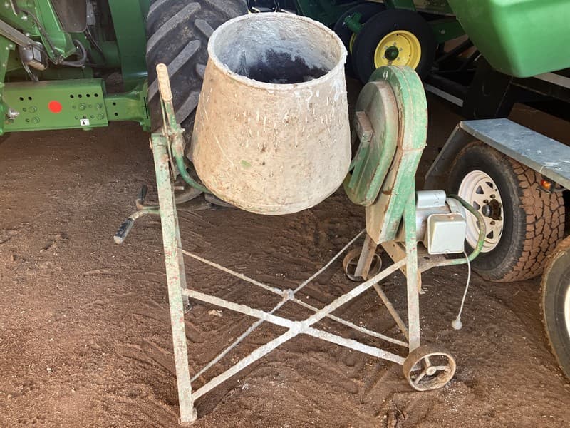 ELECTRIC CEMENT MIXER. Working condition. Located Trangie, NSW