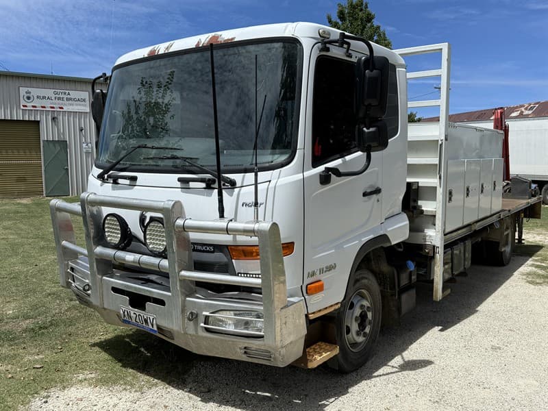 2012 UD MK 11250 SERVICE TRUCK. VIN JNBMKB8EC00K00392. UHF and Cel Fi included. Driving lights. Maxi lift 260 Hiab included with 119 hours s…