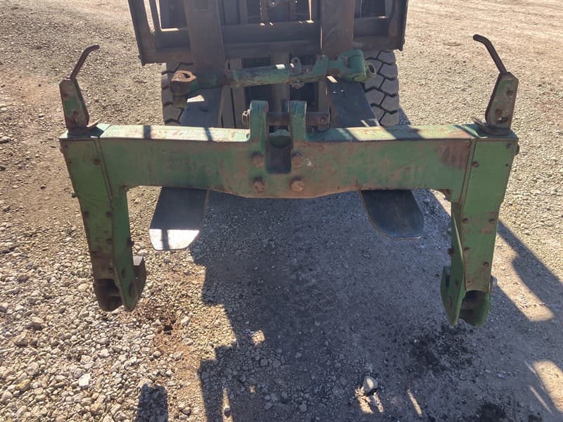 JOHN DEERE CAT 3 QUICK HITCH. Came of a John Deere Series 8 tractor. Located Trangie, NSW