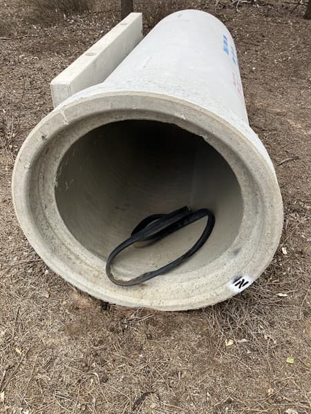 1 X UNUSED CONCRETE PIPE. 750mm diametre. Class 2 pipe. 2.44 metres in length. Supplied with rubber ring. Located Trangie, NSW