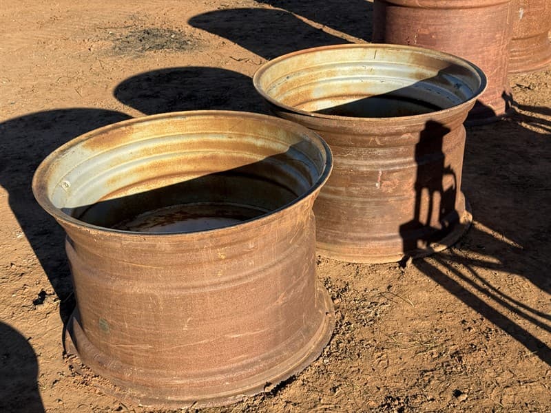 2 x CASE RIMS 32xDW21TB. Suit 2188 to 2388 Case Header. Used condition. Located West Wyalong, NSW.