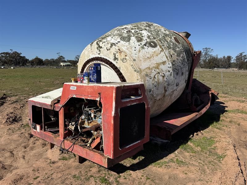 RHEEM CHALLENGE TRUCK MIXER Serial No. 5AP-659C. Non runner. COmes with parts to potentially fix. (Fuel pump, Filters, Ignition leads and co…