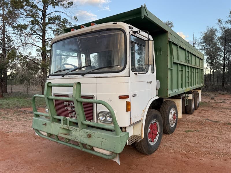 1979 MAN 24-192 TIP TRUCK FE24192TS MODEL, CHASSIS: 33600650065 • Odometer: 749800 •192 HP MAN 5 cylinder diesel motor • 6SP manual gearbox …