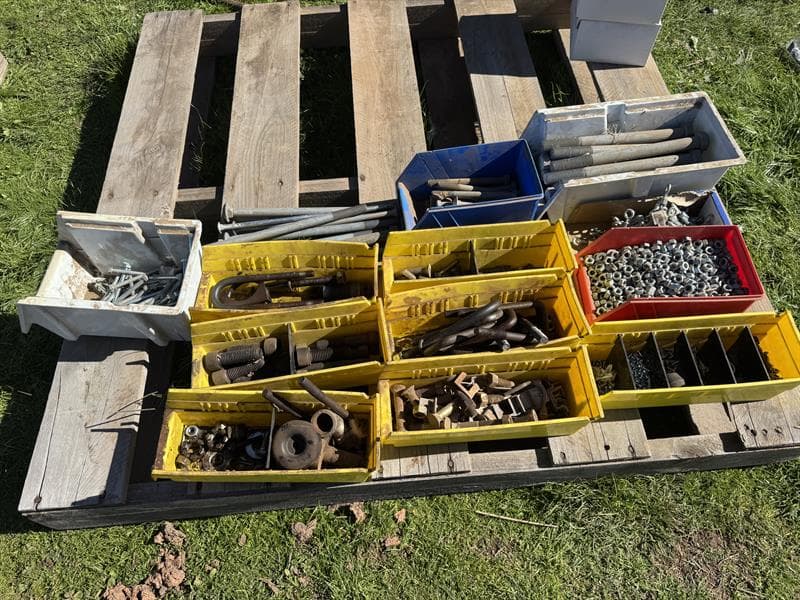 ASSORTED NUTS BOLTS AND SCREWS. Located Mogriguy, NSW