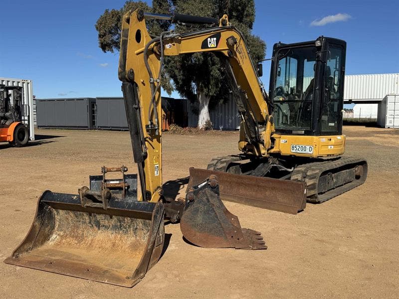 CAT 305E2 CR MINI EXCAVATOR. PIN: CAT0305EVH5M05161. Enclosed ROPS cab with air conditioning. Rubber tracks. Hydraulic quick hitch broken. F…