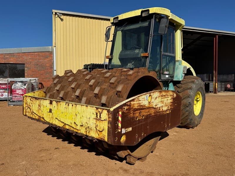 2007 AMMANN ASC 150 PAD FOOT ROLLER. Serial no. 10710170647. Hours 6133. E stops. Battery isolator. Will require a new battery. Reverse came…