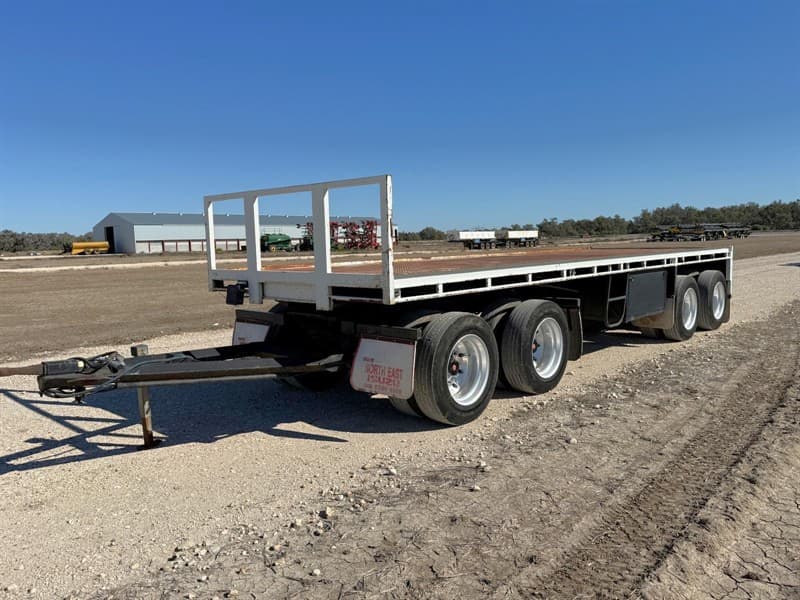 2007 SHULZ FLAT TOP DOG TRAILER. VIN. 6T9T2400S721HR004. Air suspension. 10 stud alloy rims. Toolbox. Spare tyre. SAF axles. Located Walgett…