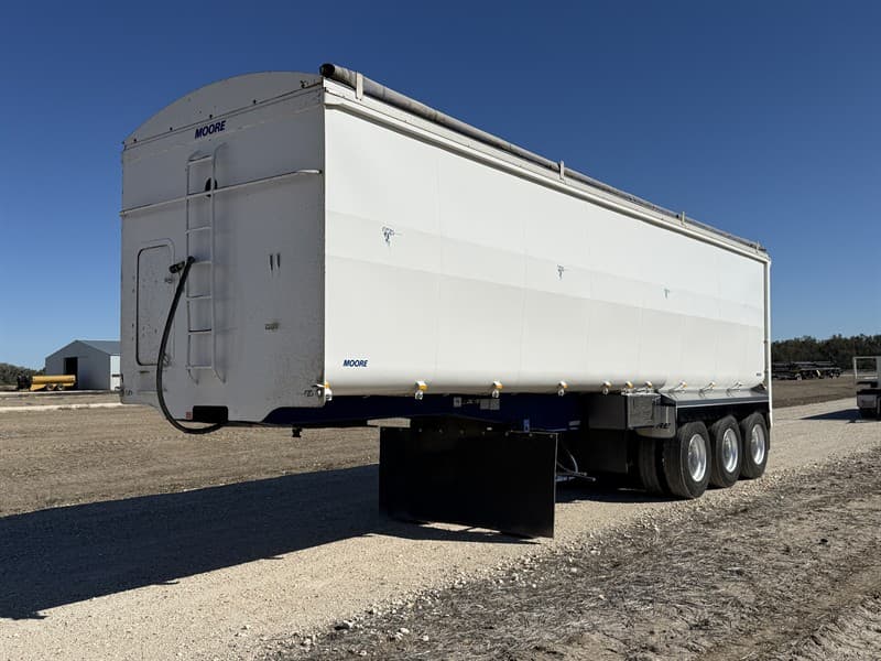2021 MOORE 32FT X 7FT TOA TIPPER. VIN. 69LMTSMTMP002096. Hendrickson Tiremaax. Hendrickson axles and air. 10 stud alloy rims. Drum brakes. R…