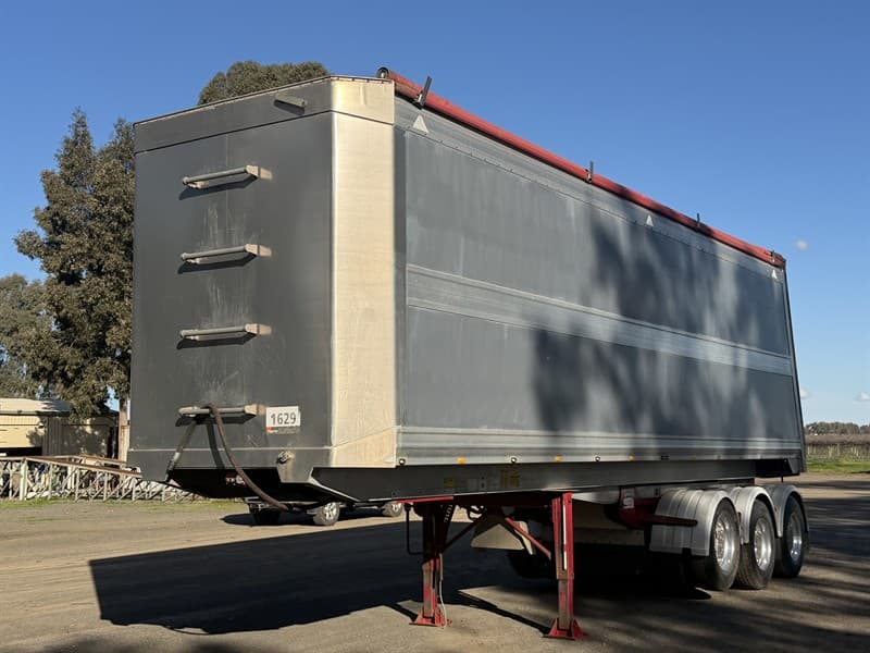 2017 GBB SLIDING A-TRAILER R/T LEAD 57m³ TARE:7760KG VIN: 6T9T25V86HOALN053. Ring feeder fitted with plumbing air and electrics (Duomatic & …