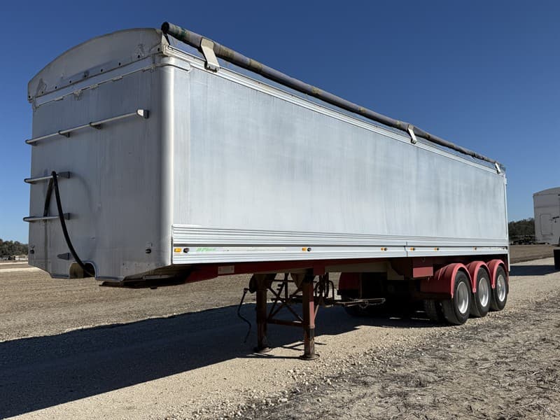 2003 HAMELEX 34FT X 6FT TOA TIPPER. VIN. 6D9HXW1TT3MW66035. Drum brakes. K Hitch axles. 10 stud alloy rims. Roll over tarp in good condition…