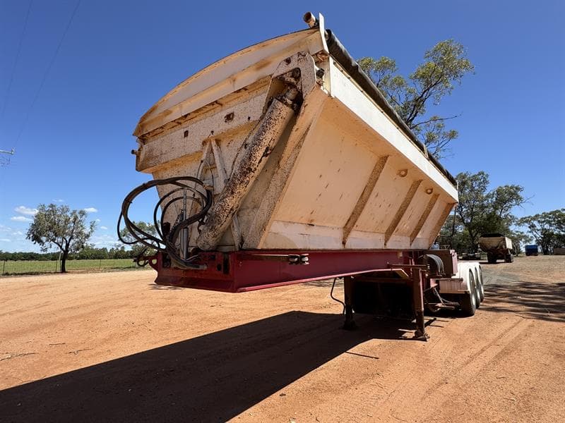 2005 HAULMARK SIDE TIPPER A TRAILER. VIN 6T9T25ABF50ADM118. New K Hitch axles fitted 12 months ago. Hoist has just been resealed. Manual tar…