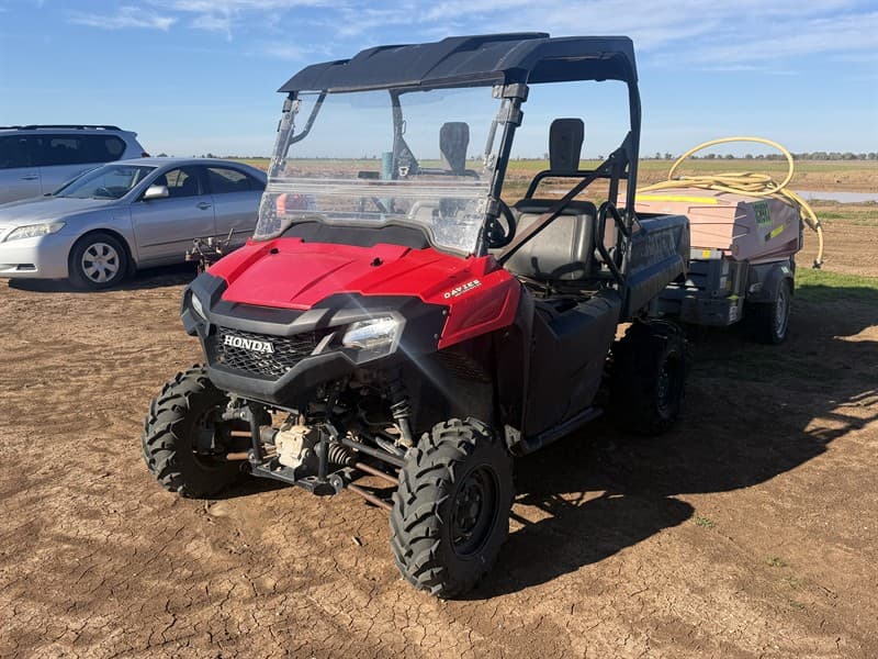 HONDA PIONEER 700 ATV VIN: 1HFVE02JXK45501S6. ODO: 4831KMS, automatic, used condition, tipping tray, rear tow hitch, 4WD and diff lock capab…