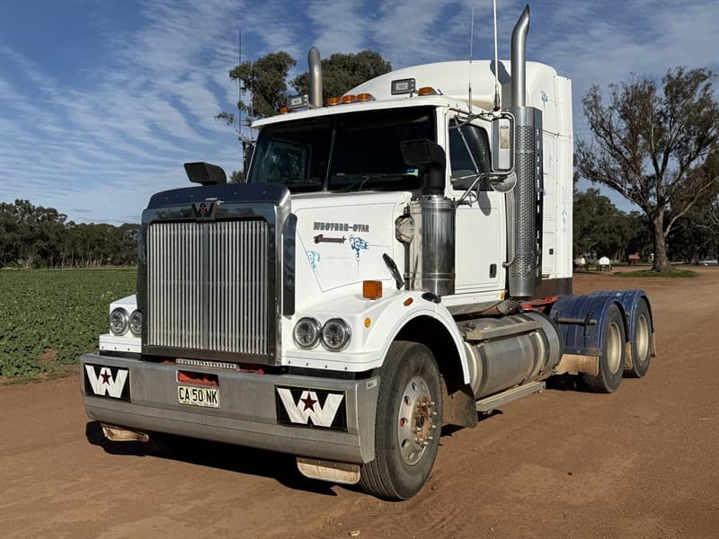 2004 WESTERN STAR 4800FX VIN. 5KKJAEBG05PN53057. Remote tipper hydraulics, Battery isolator, 36 inch sleeper, Diff locks and cross locks, Du…
