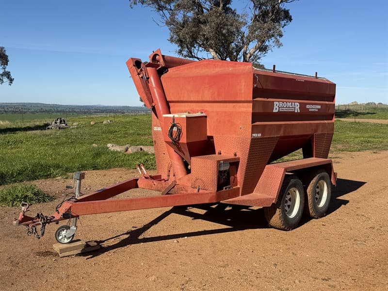 CIRCA 2011 BROMAR TWIN BIN WITH ADDATIVE BOX, Fitted with Honda GX 160 Petrol engine, manual flow adjustment for or feed blending high lift …