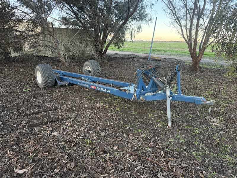 2023 COLLIER & MILLER FRUIT BIN GRAB 5.0 TRAILER, with a capacity of 5 bins, self-loading, Hydraulic controlled including travel height, loa…