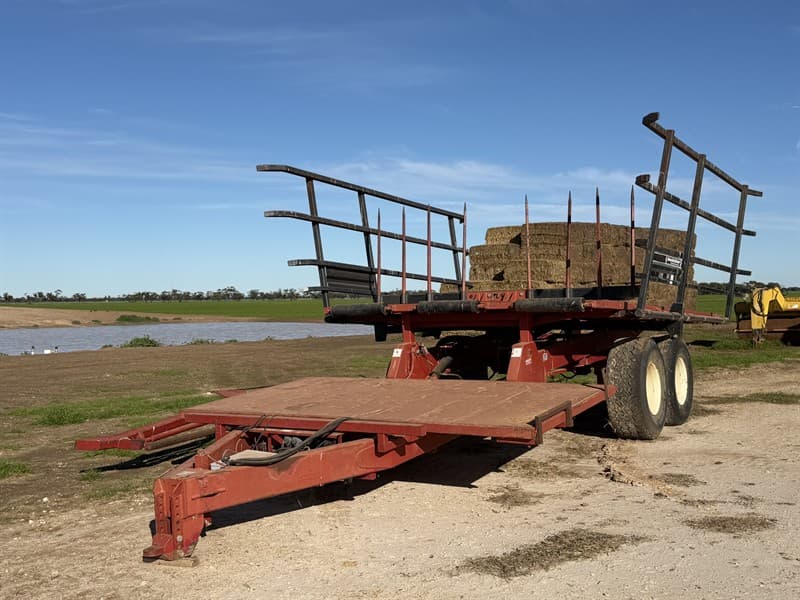Circa 2000 Reman Bale stacker, S/N:211212. Twelve bale stacker, with 4 x 3 arm fitted and 4 x 4 arm included in the sale (see last 2 photos …