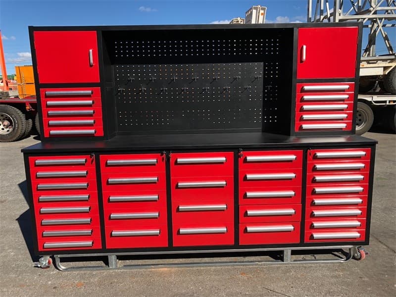 Unused 40 Drawer Work Bench Cabinet, new 3 part sliding drawer system, lockable drawers - various sizes, rubber matting inside drawers, come…