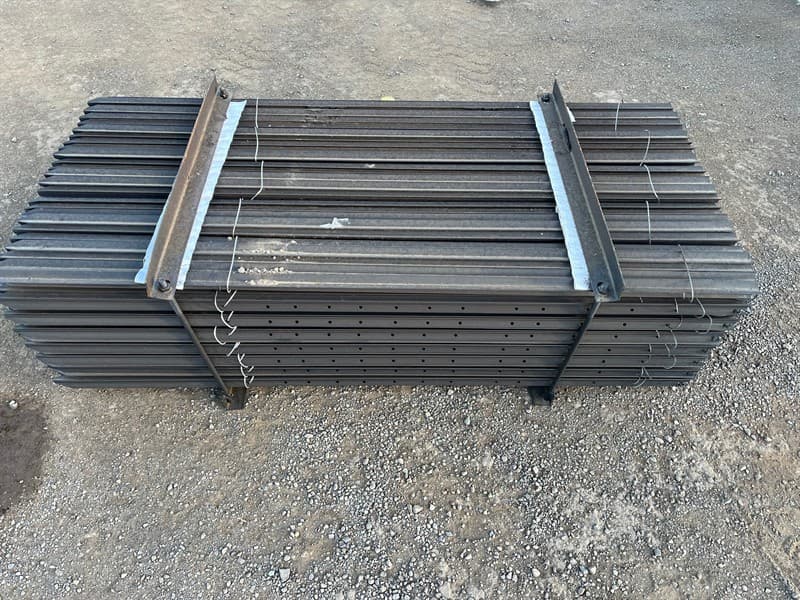 Quantity of 400 Unused 1800mm Star Pickets, Approximate Shipping Dimensions: 1800mm L x 800mm W x 500mm H, Weight: 1305kgs, EXEQS10633S