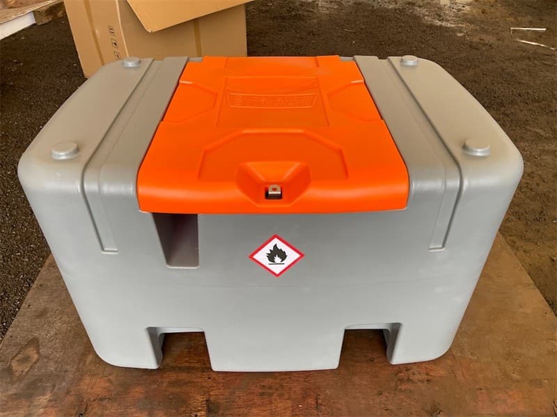 Unused 400 Litre Fuel Tank, Model: DD400, Comes with: 12V Pump - 40 l/m Flow, 4m hose and automatic shut off Nozzle, Lockable lid, Fork Pock…