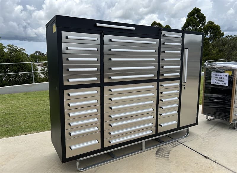 Unused 35 Drawer Stainless Steel Tool Storage Chest, Model: 7ft-35D, 35 Drawers, 3 Part Sliding Drawer System, Lockable Drawers – Various Si…