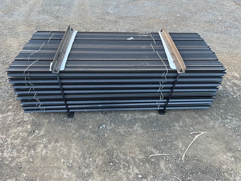 Quantity of 400 Unused 1800mm Star Pickets, Approximate Shipping Dimensions: 1800mm L x 800mm W x 500mm H, Weight: 1305kgs, EXEQS20317E